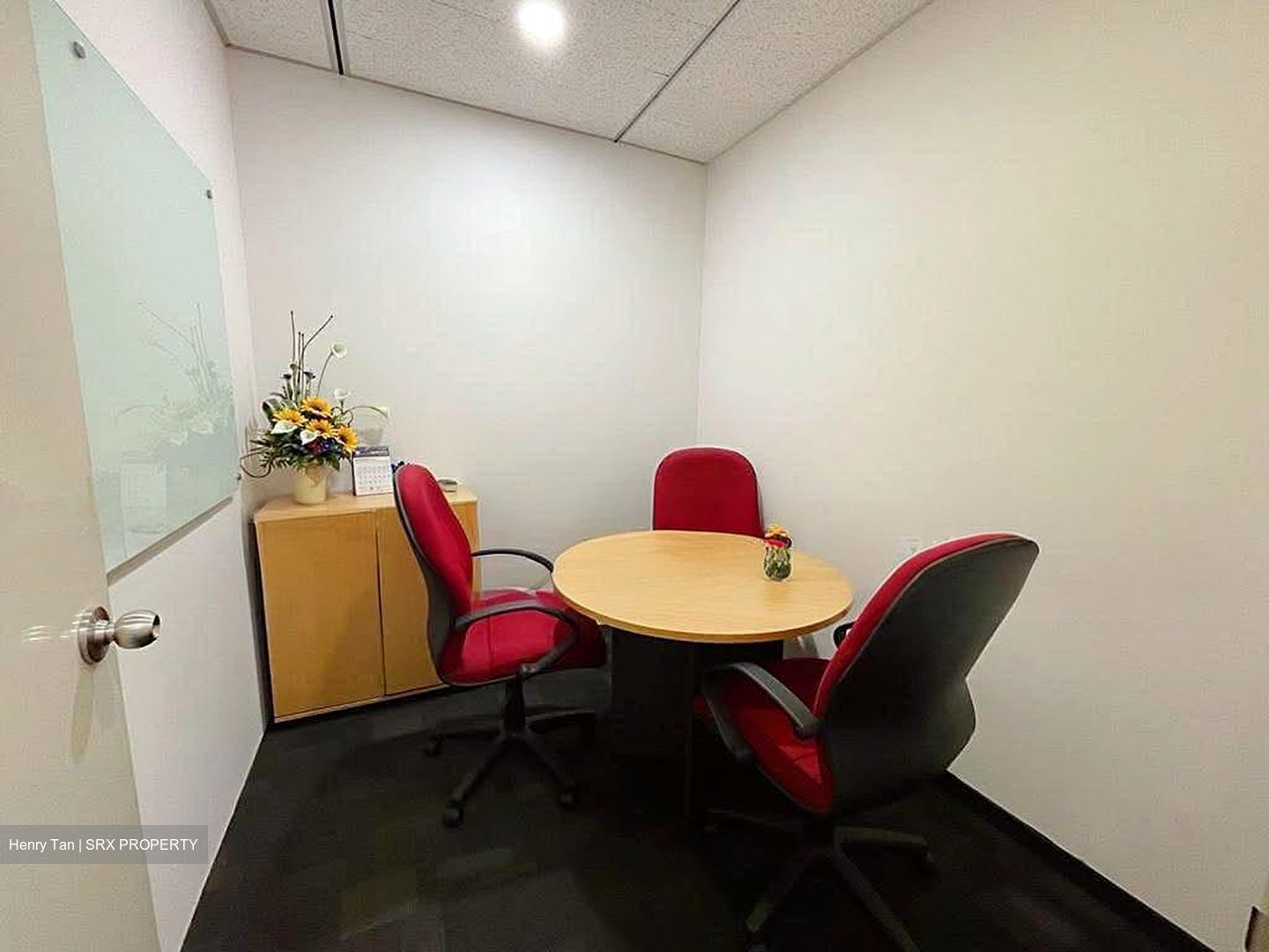 United Square (D11), Office #586021491